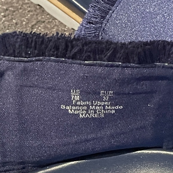 Sam Edelman “Mares” Navy Satin w/soft fringe *EUC* - Picture 3 of 4